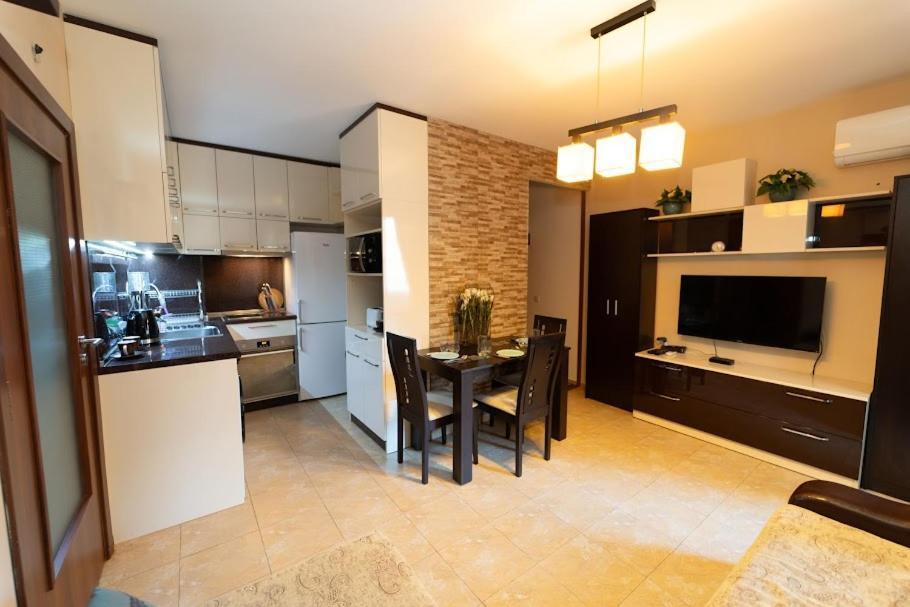 Апартамент За Гости Уют Burgas Exterior foto